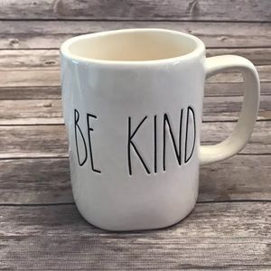 ‼️Rae Dunn "be kind" mug‼️